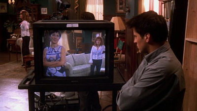 Imagem da notícia Projetor ou smart TV? Qual dos aparelhos vale mais a pena para a sua casa?