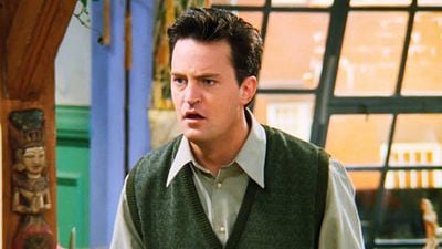 Imagem da notícia Apenas 3 episódios na Netflix: Novo documentário sobre Matthew Perry revela bastidores inéditos do elenco de Friends