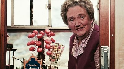 Imagem da notícia Ela só apareceu por alguns segundos, mas é uma das personagens mais sinistras de Harry Potter: A senhora no carrinho de doces não era o que parecia