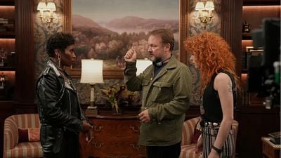 Imagem da notícia Rian Johnson comenta sobre 2ª temporada de Poker Face e desejo de filmar no Brasil