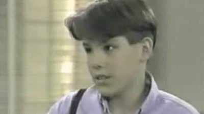Em 1991, ele era coadjuvante de série teen, hoje é uma das maiores celebridades de Hollywood; você o reconheceu?