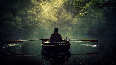 Imagem da notícia Tom Hardy e Oona Chaplin estrelam uma das séries mais cativantes do criador de Peaky Blinders, e tem apenas 8 episódios