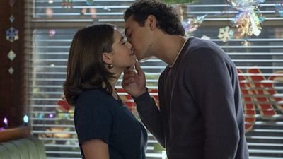 Imagem da notícia Amores Improváveis: Trailer da nova série de romance do Amazon Prime Video impressiona fãs com adaptação fiel aos livros