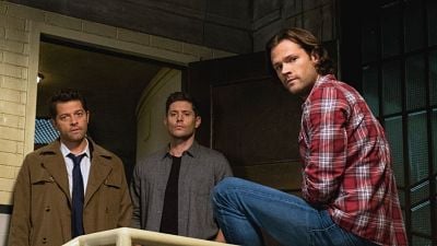 Imagem da notícia Supernatural tem dois episódios meta que se destacam do resto — e, segundo o criador da série, estão entre os melhores de todos