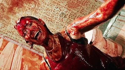 Imagem da notícia Quase 18 mil litros de sangue falso foram utilizados ​​em uma única cena deste clássico do terror: “A maior quantidade de sangue que já houve em um filme”