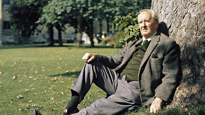 Imagem da notícia 135 anos de J. R. R. Tolkien: 4 curiosidades para relembrar (e amar ainda mais) a trajetória do autor de O Senhor dos Anéis