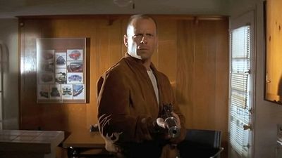 Imagem da notícia Você reparou? Este filme de ação com Bruce Willis tem uma conexão com Pulp Fiction