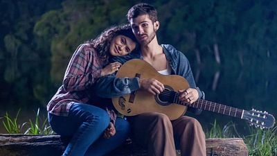 Imagem da notícia "Que brisa errada": Amigos na vida real, Maisa e João Guilherme têm cena de "quase sexo" em De Volta aos 15