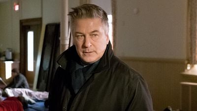 Imagem da notícia Sessão da Tarde hoje (17/03): Com Alec Baldwin, filme O Público é dirigido por esta estrela do clássico Clube dos Cinco!