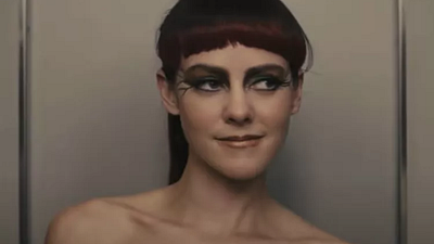 Imagem da notícia Jogos Vorazes: Jena Malone revela detalhe chocante sobre sua famosa cena com Jennifer Lawrence