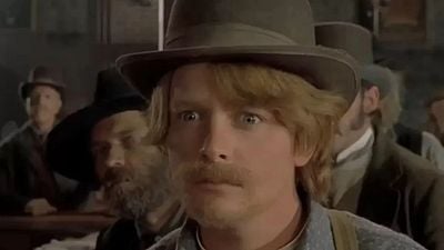Imagem da notícia Michael J. Fox interpreta quatro personagens na saga De Volta para o Futuro e não é o único: Outros quatro atores fizeram múltiplos papéis