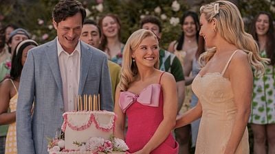 Imagem da notícia 25 anos depois do sucesso de Legalmente Loira, Reese Witherspoon confessa qual série fenômeno da Netflix inspirou o retorno de seu maior clássico do cinema