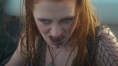 Imagem da notícia Você nunca viu Ariel assim antes: No novo trailer de A Pequena Sereia, o ícone da Disney se transforma em uma fera do terror!