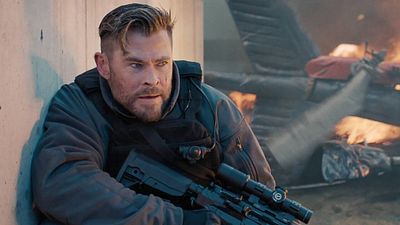 Imagem da notícia Tyler Rake contra Jennifer Lopez: Resgate 2 já quebrou novo recorde na Netflix e superou A Mãe