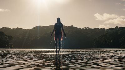 Imagem da notícia Uma das sagas de terror mais brutais está de volta: Ator de Wandinha é escalado para estrelar novo capítulo da franquia