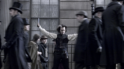 Imagem da notícia Se você pausar Sweeney Todd neste exato minuto, verá que algo está fora do lugar na barbearia