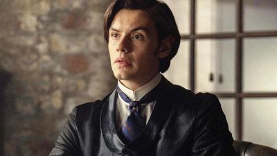 Imagem da notícia O novo James Bond pode ser mais jovem do que nunca: É por isso que o atual favorito, Louis Partridge, parece tão familiar