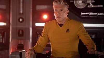 Imagem da notícia Star Trek enlouqueceu: No trailer da 4ª temporada de Strange New Worlds, a Enterprise luta contra dragões espaciais