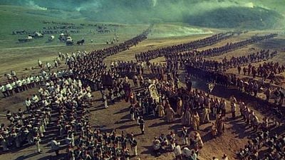 Imagem da notícia Mais de 10 mil soldados foram usados ​​como figurantes para filmar uma das maiores epopeias já produzidas: muitos acreditam que é algo irrepetível