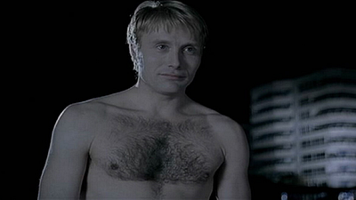 Imagem da notícia “Não tinha ideia do que estava acontecendo ali”: Filme adulto estrelado por Mads Mikkelsen completa 20 anos