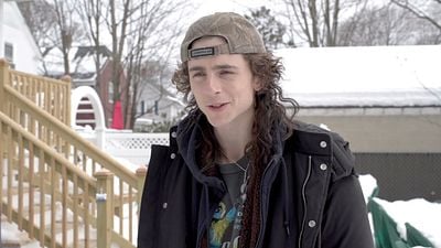 Imagem da notícia "O dia mais irritante da vida dela": Timothée Chalamet queria muito sentir calor humano e isso pode ter estressado sua colega de elenco