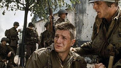 Imagem da notícia O papel esquecido de Nathan Fillion: A estrela de The Rookie está em um dos melhores filmes de guerra de todos os tempos