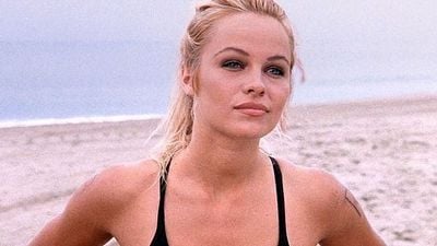 Imagem da notícia A série que já foi a mais assistida do mundo vai ganhar nova versão: Primeiro teaser da continuação de Baywatch mostra os novos salva-vidas