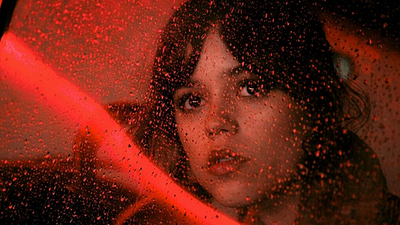 Imagem da notícia "Nunca vi um filme como esse": Em novo suspense com Jenna Ortega, uma estrela pop cai na loucura