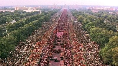 Imagem da notícia 8 Oscars, 300 mil figurantes e mais de 3 horas de duração: Esta obra-prima do cinema está disponível online