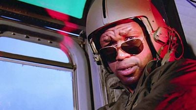 Imagem da notícia Predador: Durante 39 anos, ninguém prestou atenção naquele piloto de helicóptero no final do filme de ficção científica! Mas ele não é qualquer um