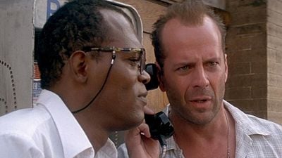 Imagem da notícia Bruce Willis estrelou um filme de ação que foi investigado pelo FBI, tudo graças à engenhosidade de seu roteirista