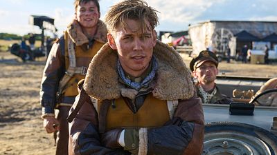 Imagem da notícia Austin Butler quebrou uma costela nas filmagens da nova série de Steven Spielberg e Tom Hanks: "Doeu e tive que continuar lutando"