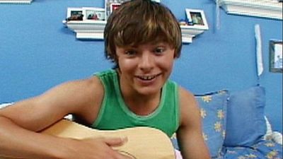 Imagem da notícia Poucos sabem, mas antes da fama, Zac Efron apareceu neste reality show de namoro inesperado: A bagunça do quarto podia te arruinar!