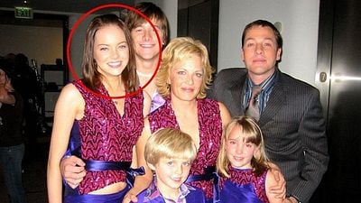 Imagem da notícia Ela deu seus primeiros passos na frente das câmeras há 20 anos e hoje é uma das maiores estrelas de Hollywood: Você a reconhece?