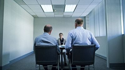 Imagem da notícia Na Netflix: Este suspense policial baseado em fatos reais é uma das séries com maior pontuação para os leitores do AdoroCinema