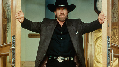 Imagem da notícia Há 30 anos, Chuck Norris fez uma demonstração improvável de força em um dos melhores episódios de Walker, Texas Ranger