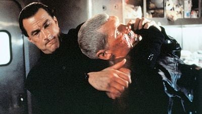 Imagem da notícia Neste filme, vemos mais o vilão do que o mocinho: Steven Seagal não aparece nem por metade de seu maior sucesso do cinema!
