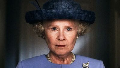 Imagem da notícia Ator de The Crown confessa que não saiu da cama por dias após ler críticas e sente falta de pessoas fazendo reverências: “Sou uma alma sensível”