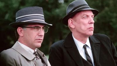 Imagem da notícia Em apenas 4 minutos, Donald Sutherland roubou a cena de Kevin Costner neste thriller histórico