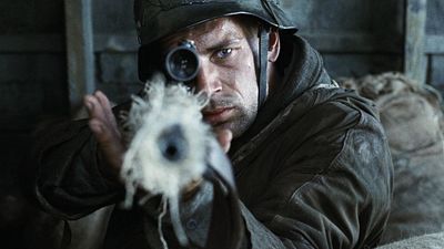 Imagem da notícia Filme de guerra na Netflix: É uma obra-prima de quase 3 horas, e só a cena de abertura custou 12 milhões de dólares