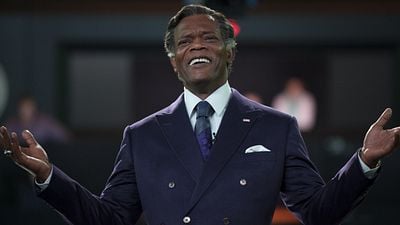 Imagem da notícia No streaming hoje à noite: Samuel L. Jackson exagera neste remake de um clássico dos anos 80 – e é brilhante!