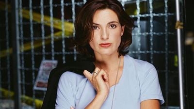 Imagem da notícia Quem apresenta o Emmy 2026? Atriz esteve em 594 episódios e 27 temporadas de série aclamada - e não é Grey's Anatomy