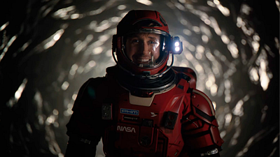 Imagem da notícia Uma tela de cinema é enviada a 33 quilômetros de altura na estratosfera e o épico de ficção científica Devoradores de Estrelas é exibido nela