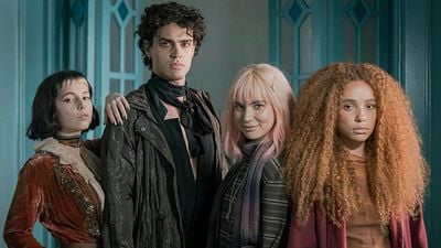 Imagem da notícia Versão brasileira de Crepúsculo terá vampiros e lobo-guará: Globoplay busca audiência adolescente na nova série estrelada por Alanis Guillen