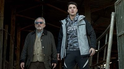 Imagem da notícia É a única série da Netflix tão divertida que eu já assisti duas vezes. São 9 episódios de pura diversão com um protagonista inesquecível