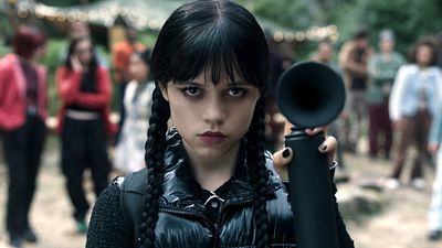 Imagem da notícia Jenna Ortega faz história novamente com Wandinha: 2ª temporada arrebata a Netflix – mas há um porém