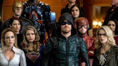 Imagem da notícia Qual é a ordem para ver as séries do Arrowverse? Antes do novo Superman, conheça este universo da DC