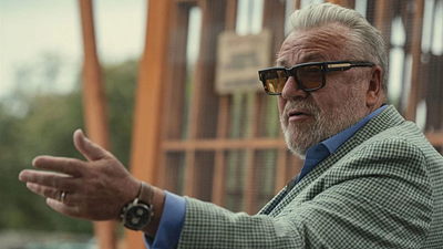 Imagem da notícia Briga de 26 anos: Astro de Magnatas do Crime foi convencido a fazer série da Netflix após treta antiga com diretor