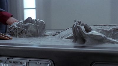 Imagem da notícia Há 44 anos, George Lucas congelou personagem de Star Wars por um motivo inusitado!