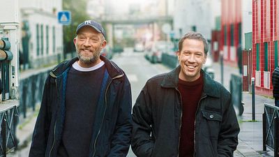 Imagem da notícia Sessão da Tarde hoje (21/08): O filme Mais que Especiais nasceu de um encontro marcante dos diretores de Intocáveis há mais de 30 anos